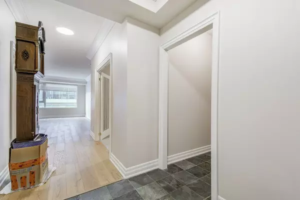 Mississauga, ON L5G 4V3,65 Port ST E #406