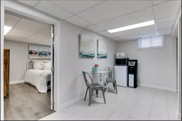 Toronto W08, ON M9C 4N5,39 Rangoon RD ##Lower