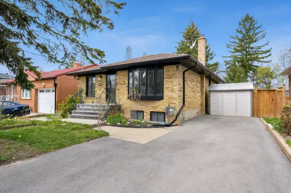 22 North Heights RD, Toronto W08, ON M9B 2T1