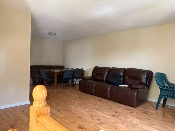 Brampton, ON L6Z 1E3,84 Primerose CRES