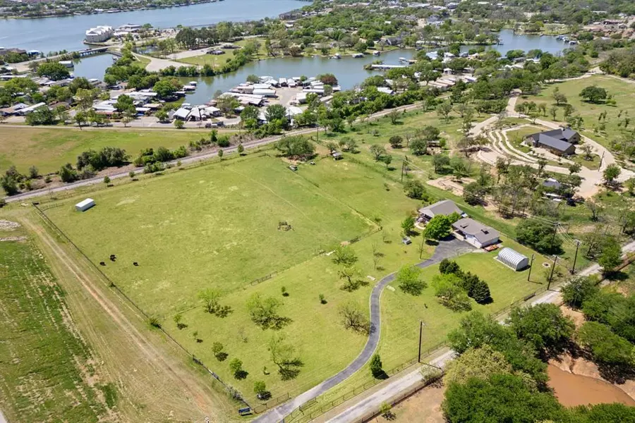 2301 NE Loop 567, Granbury, TX 76048