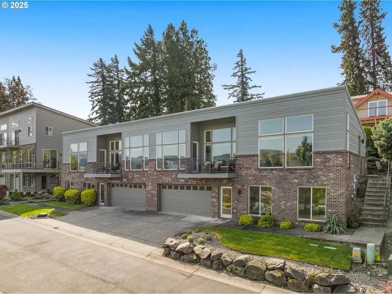 2217 CLEARWATER LN, Hood River, OR 97031
