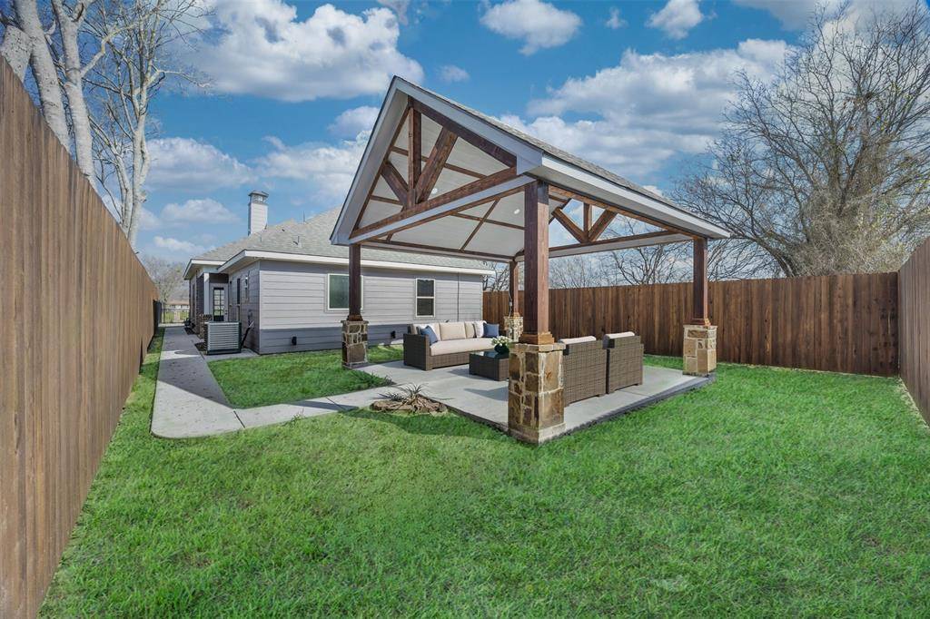 Mexia, TX 76667,207 W Rusk Street
