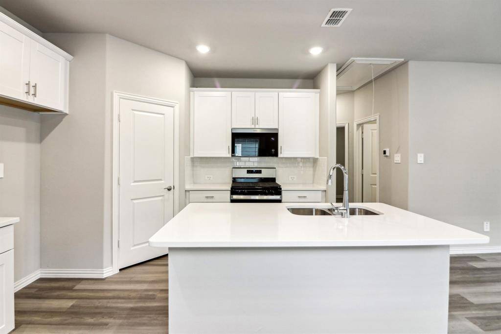 713 Caraway Drive,  Princeton,  TX 75071