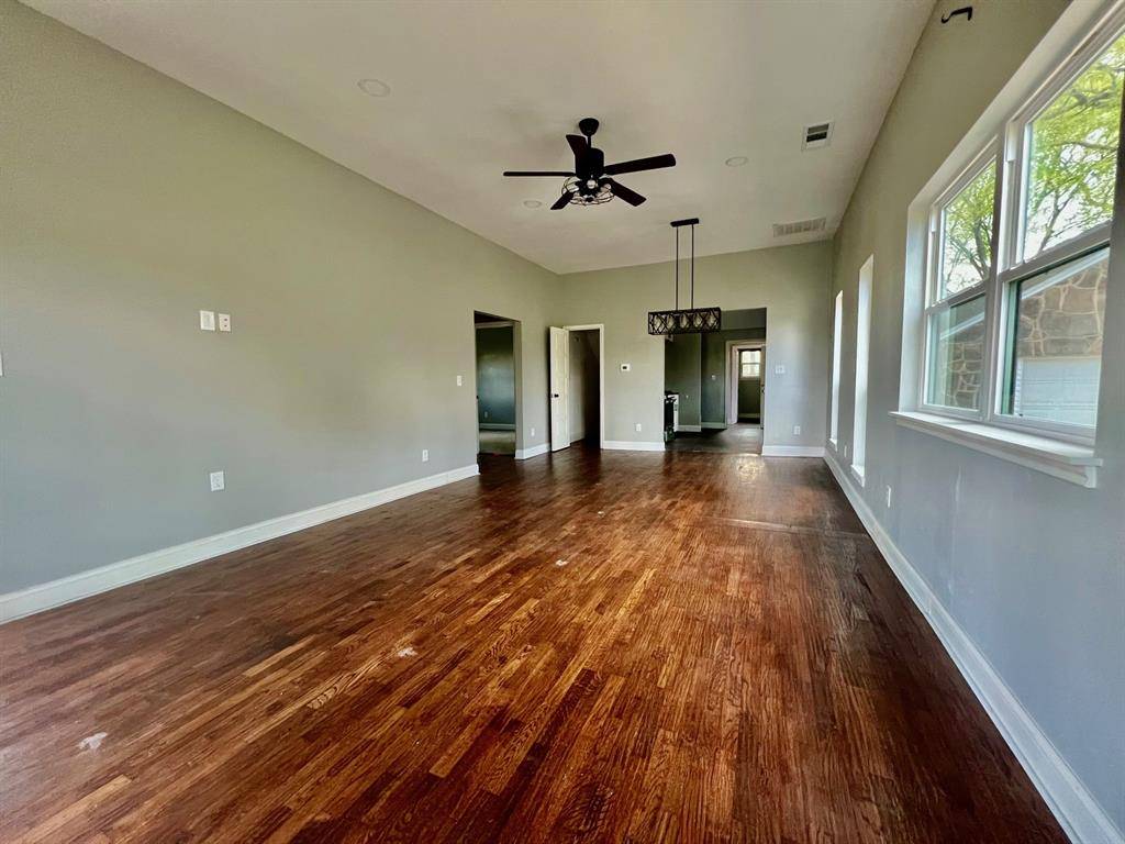 Cleburne, TX 76033,605 N Buffalo Avenue