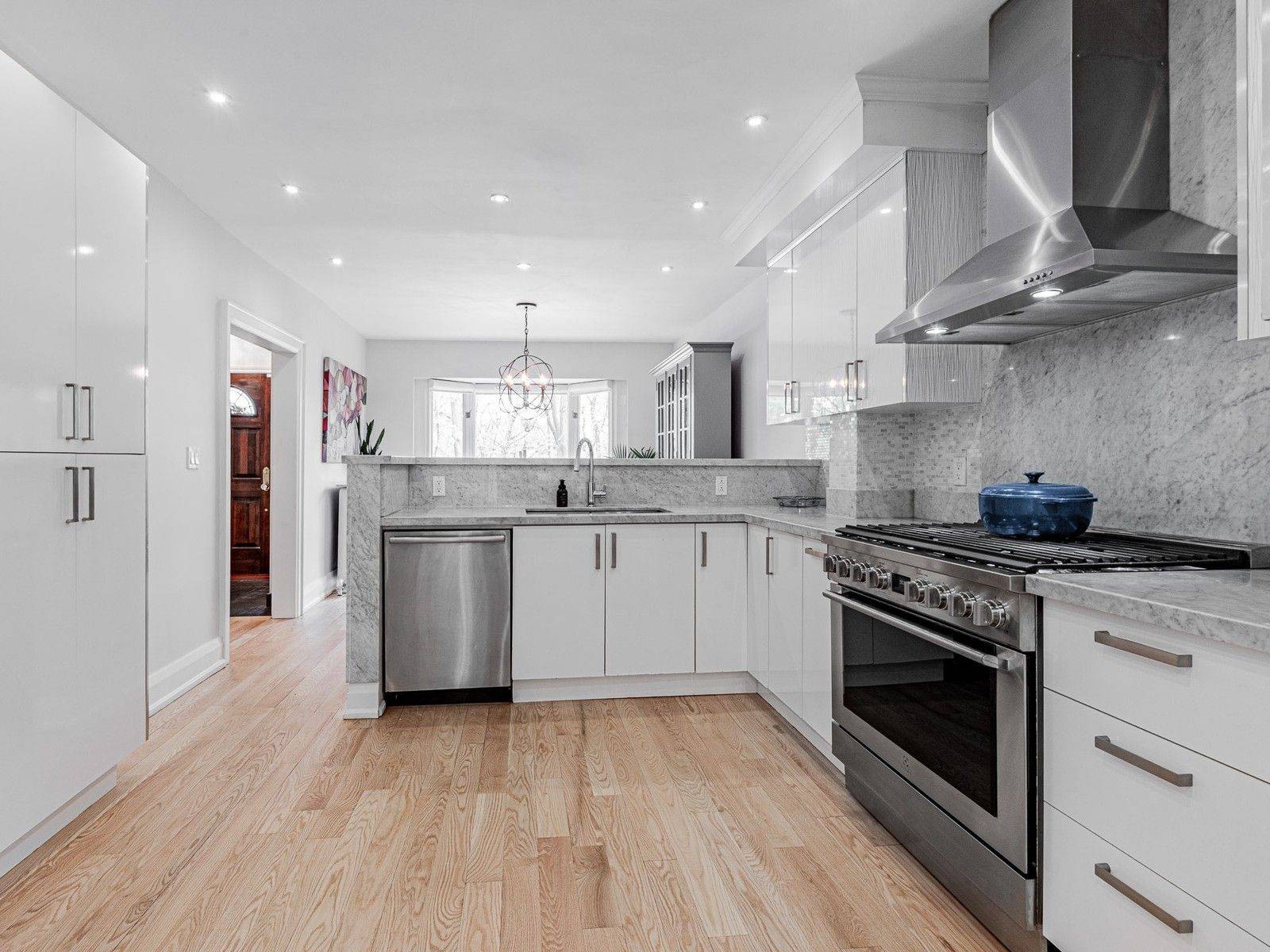 Toronto C04, ON M4N 1E7,20 Glengrove AVE E
