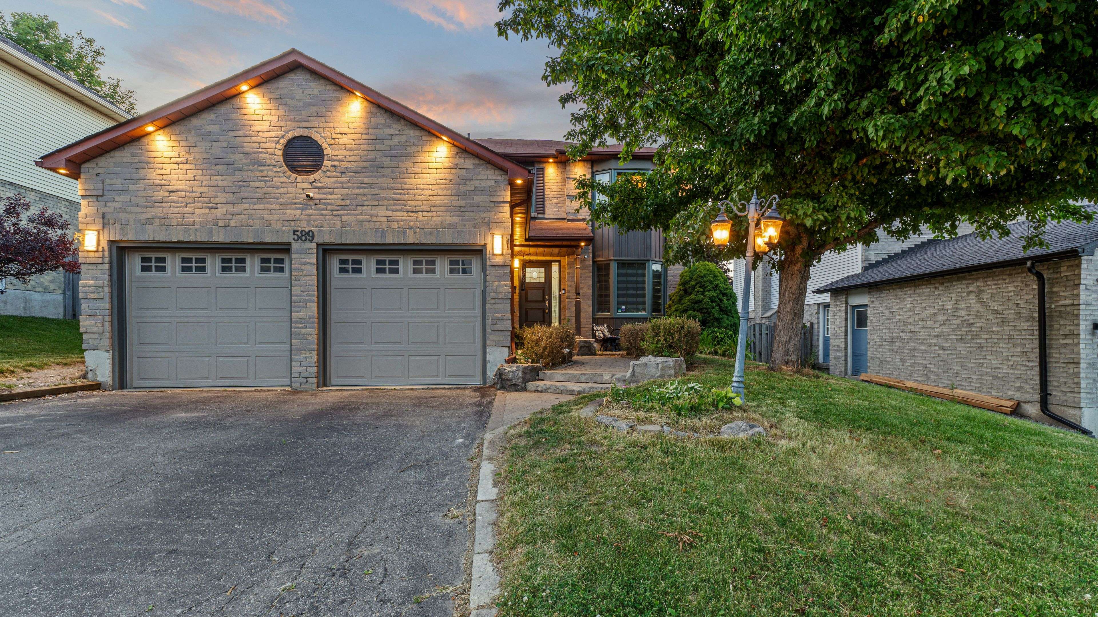 589 Prestwick DR, Oshawa, ON L1J 7P5