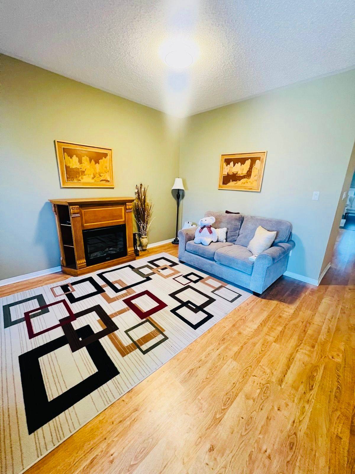 Oshawa, ON L1K 2W9,732 Ormond DR #Main