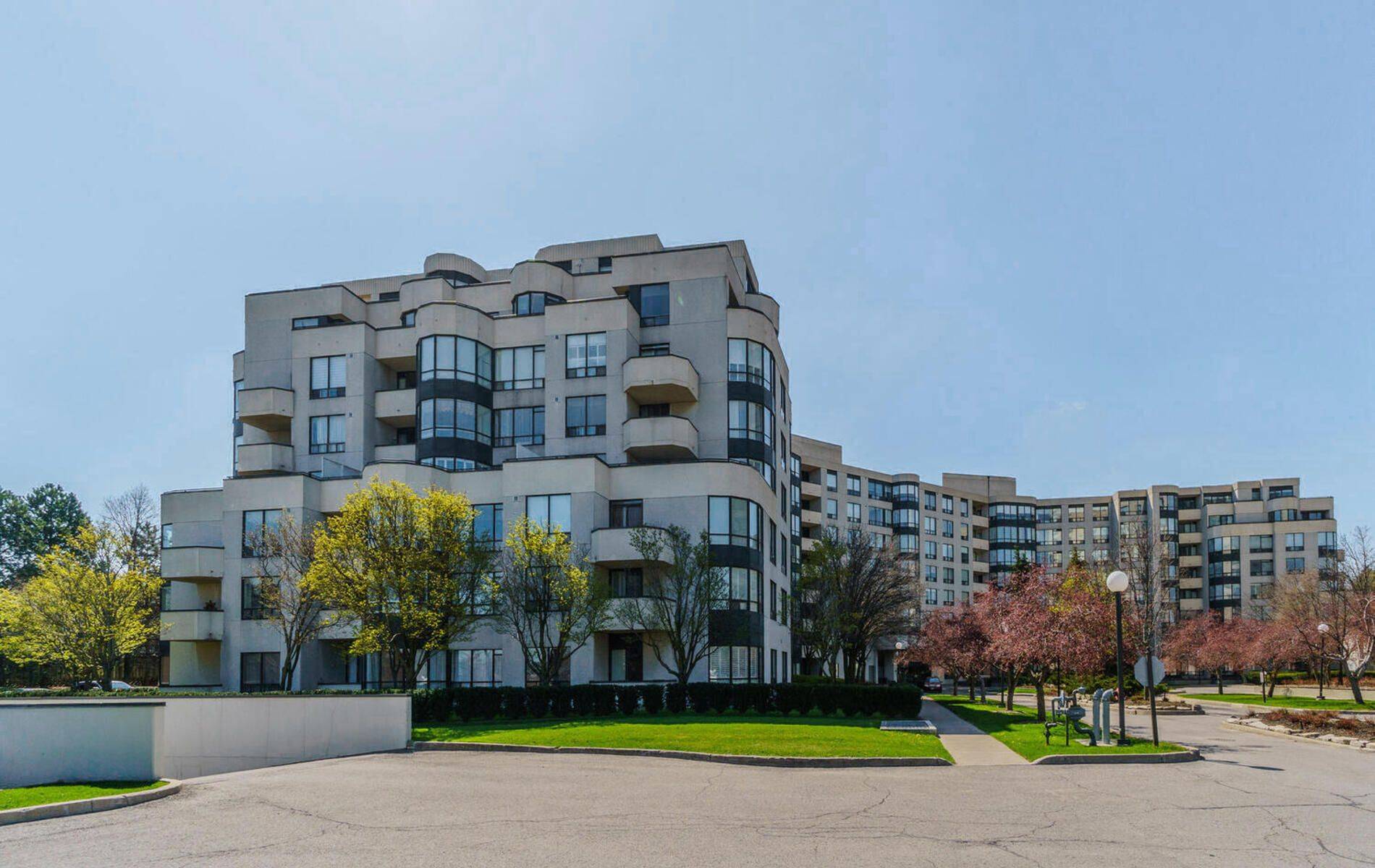 333 Clark AVE W #814, Vaughan, ON L4J 7K4