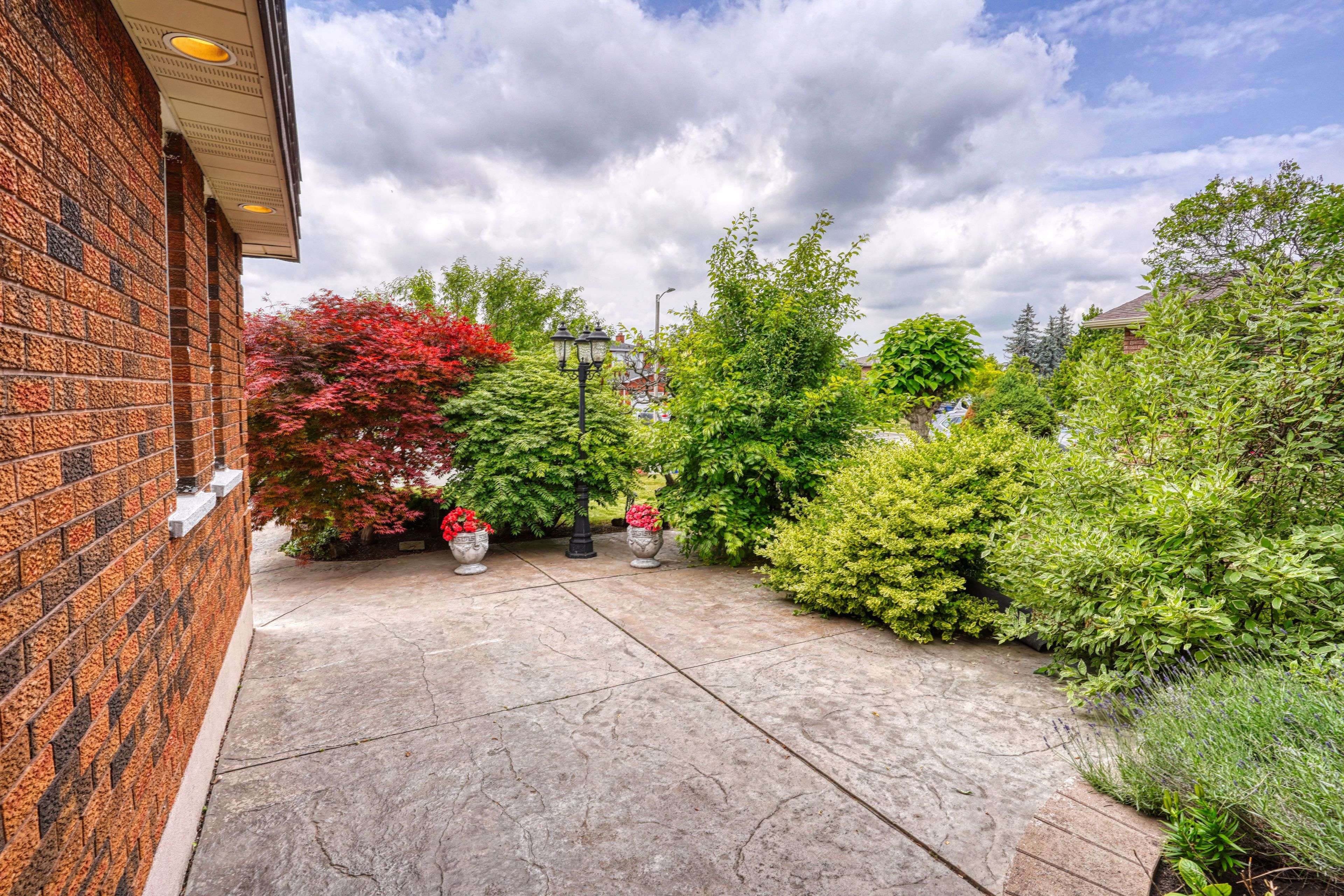 Vaughan, ON L4L 4A2,40 Queenston CRES