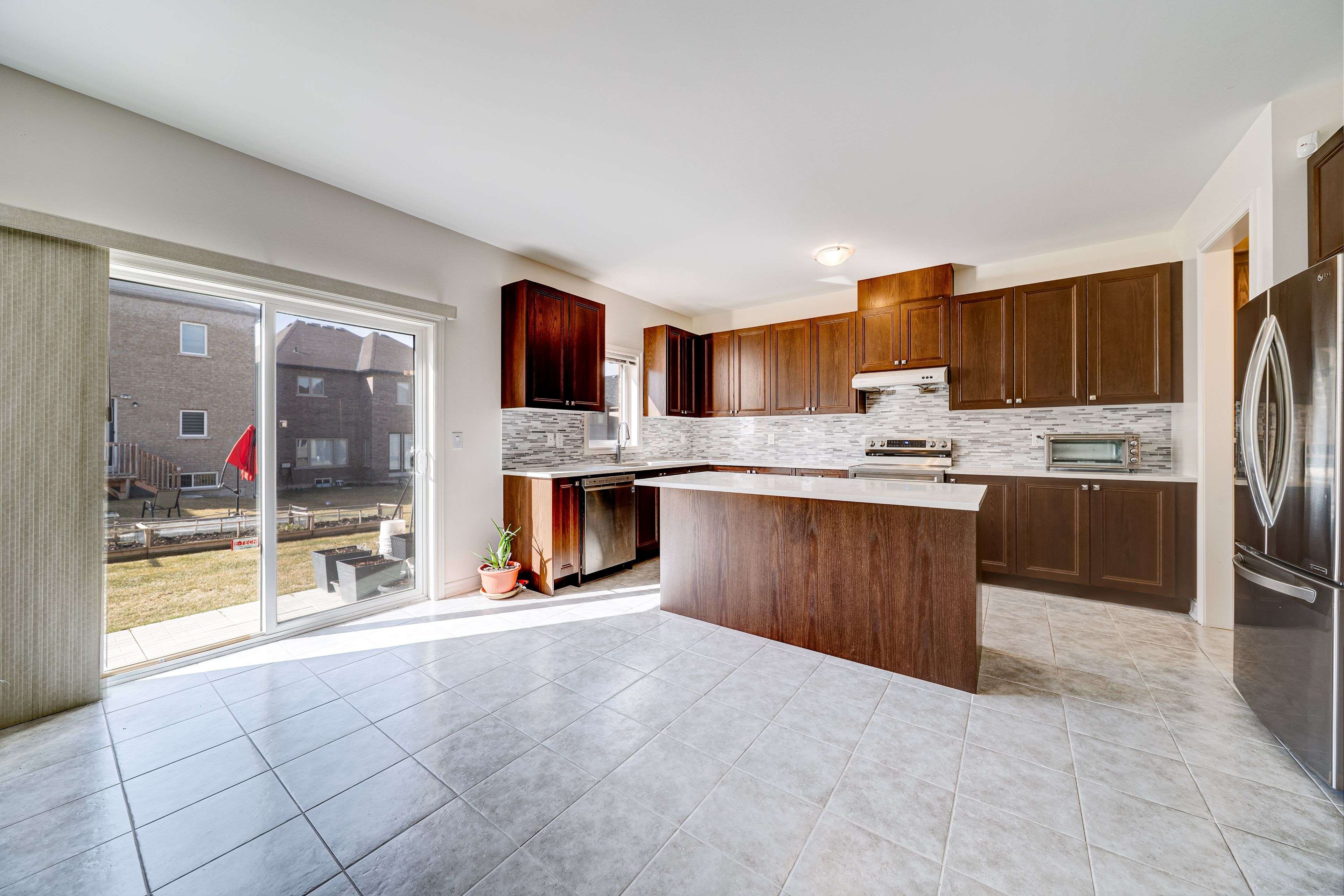 East Gwillimbury, ON L9N 0T7,7 Kenneth Ross BND