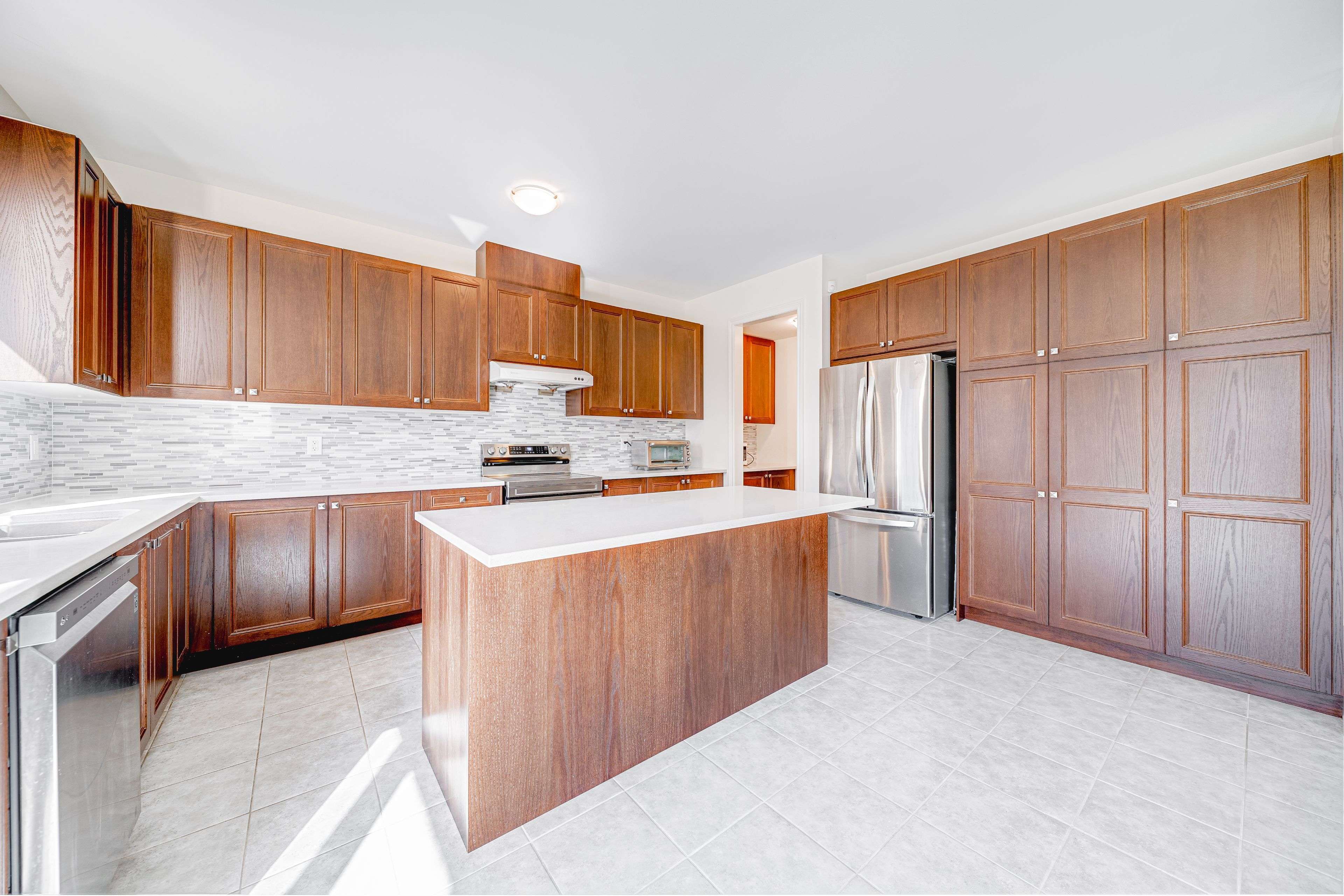 East Gwillimbury, ON L9N 0T7,7 Kenneth Ross BND