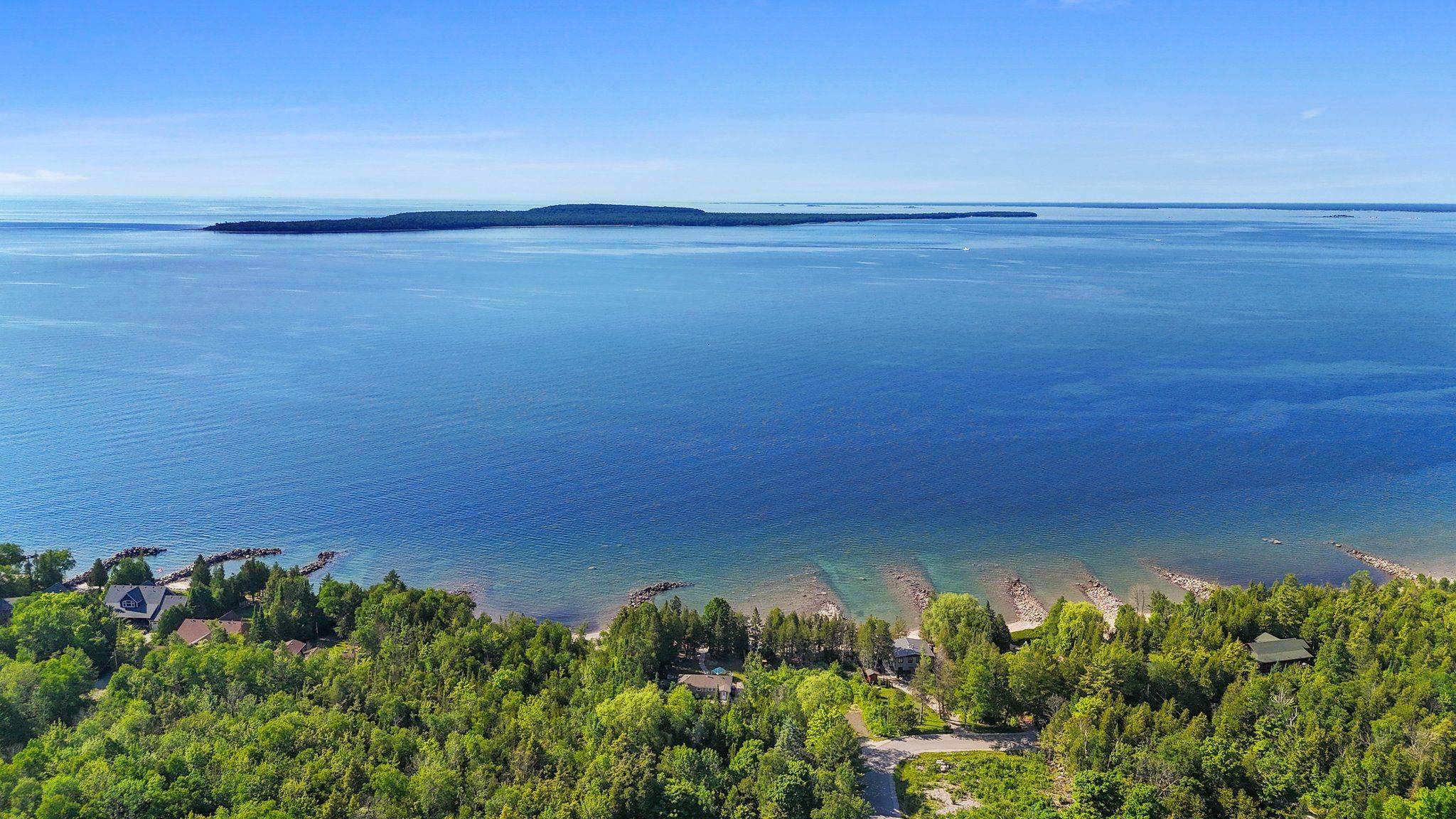 Tiny, ON L9M 0C9,585 CHAMPLAIN RD