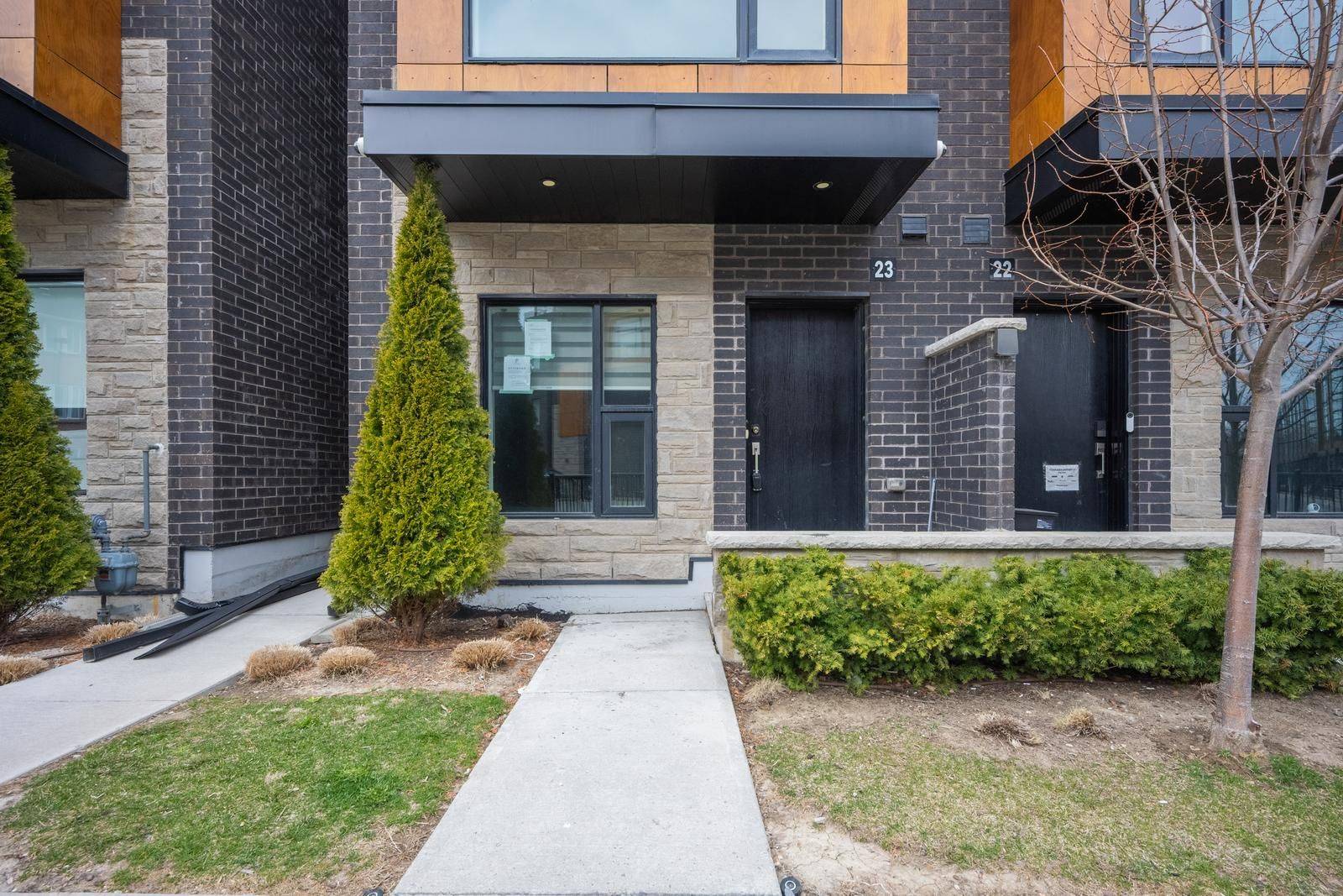 Brampton, ON L6Y 6H8,200 Malta AVE #23