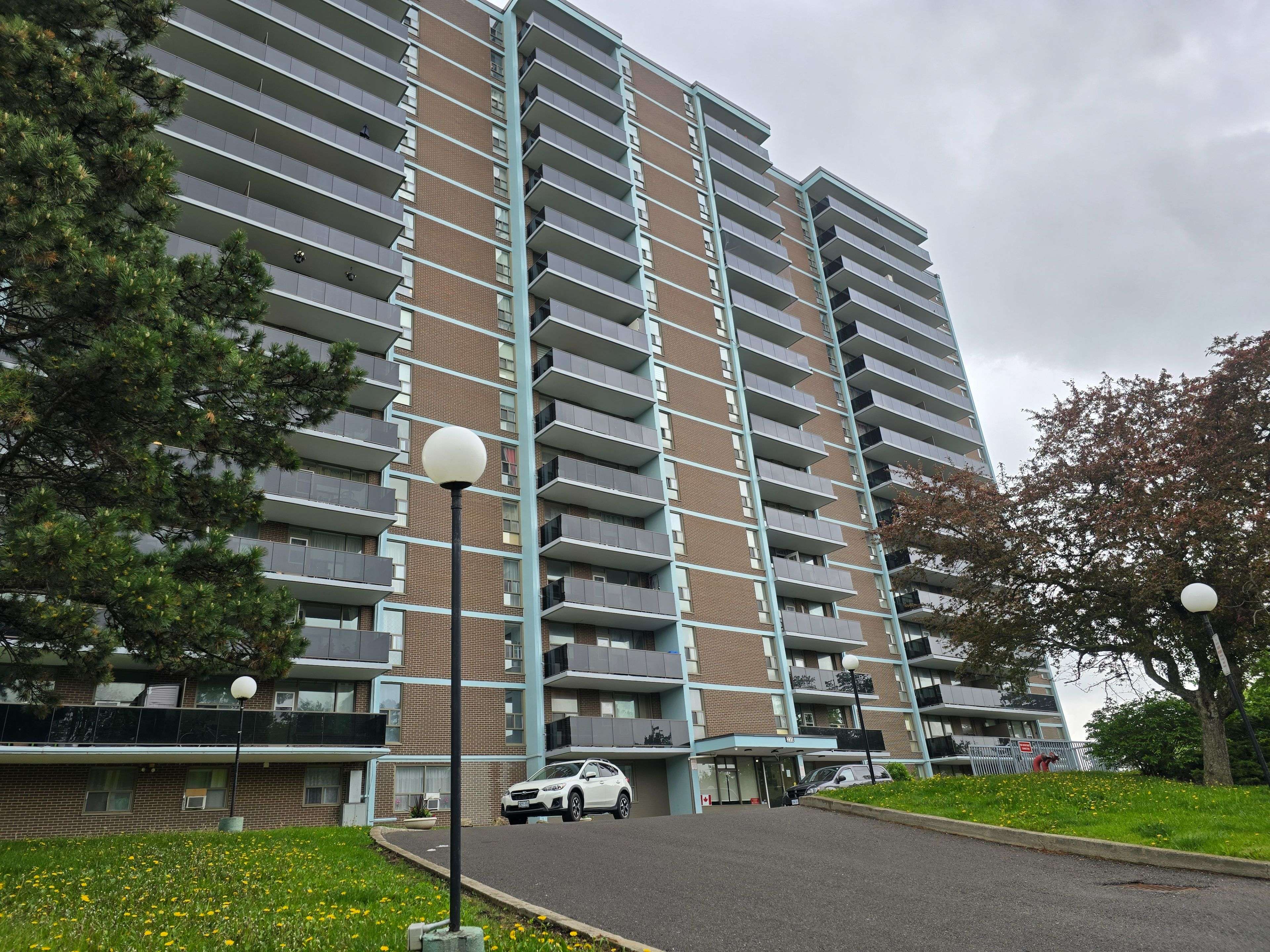 235 Grandravine DR #1705, Toronto W05, ON M3N 1J2