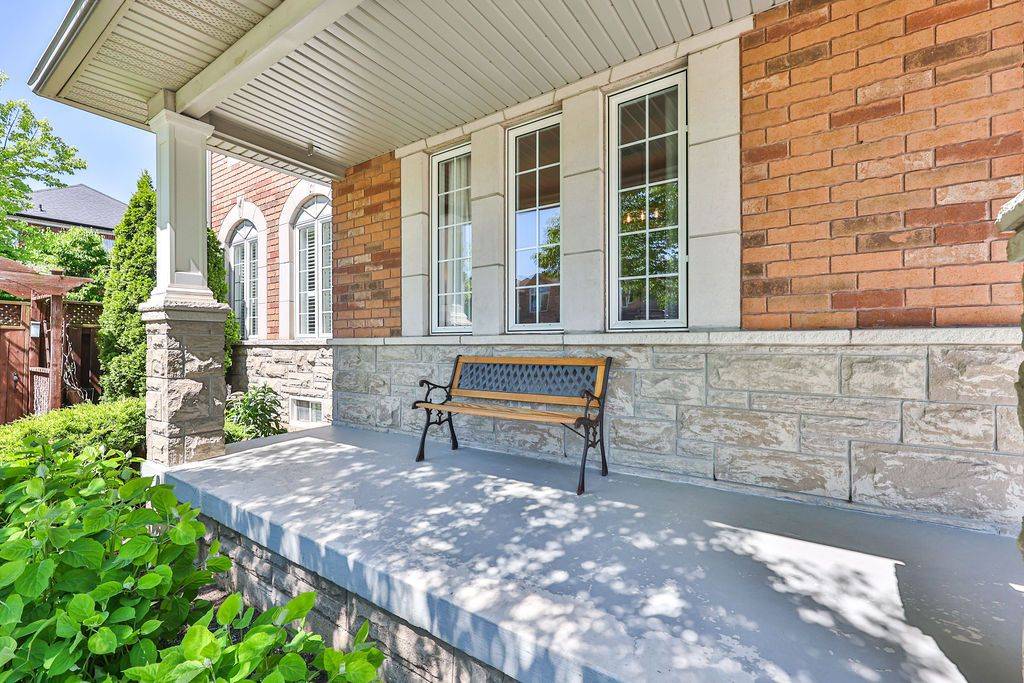 Oakville, ON L6M 4N7,1423 Liverpool ST