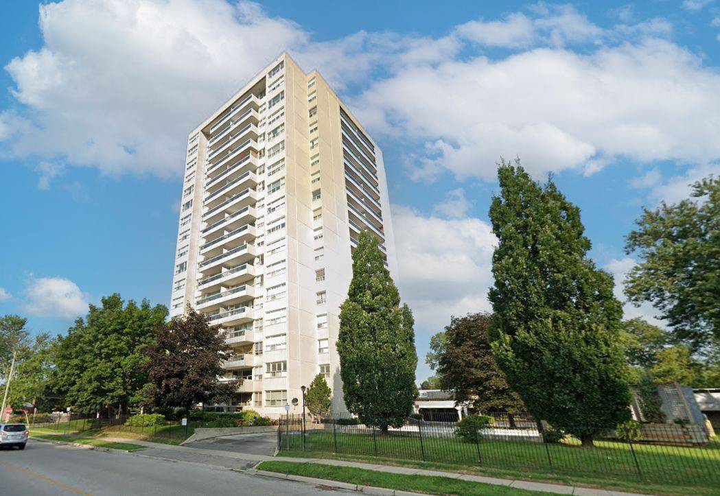 Oakville, ON L6L 5K1,2263 Marine DR #808