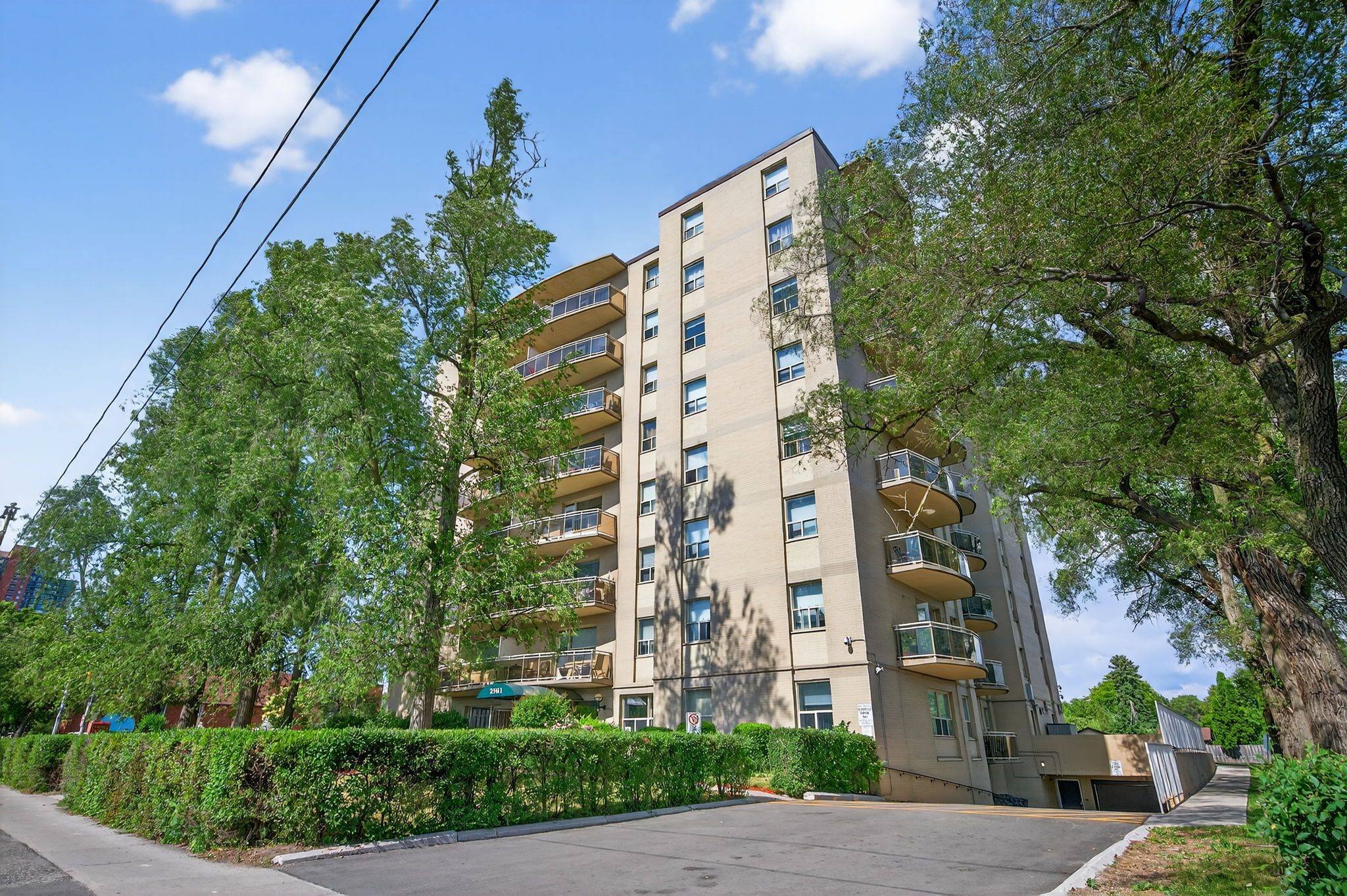 Toronto W04, ON M6B 3T2,2961 Dufferin ST #202