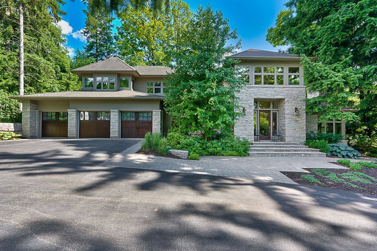 177 Lovers LN, Hamilton, ON L9G 1G9