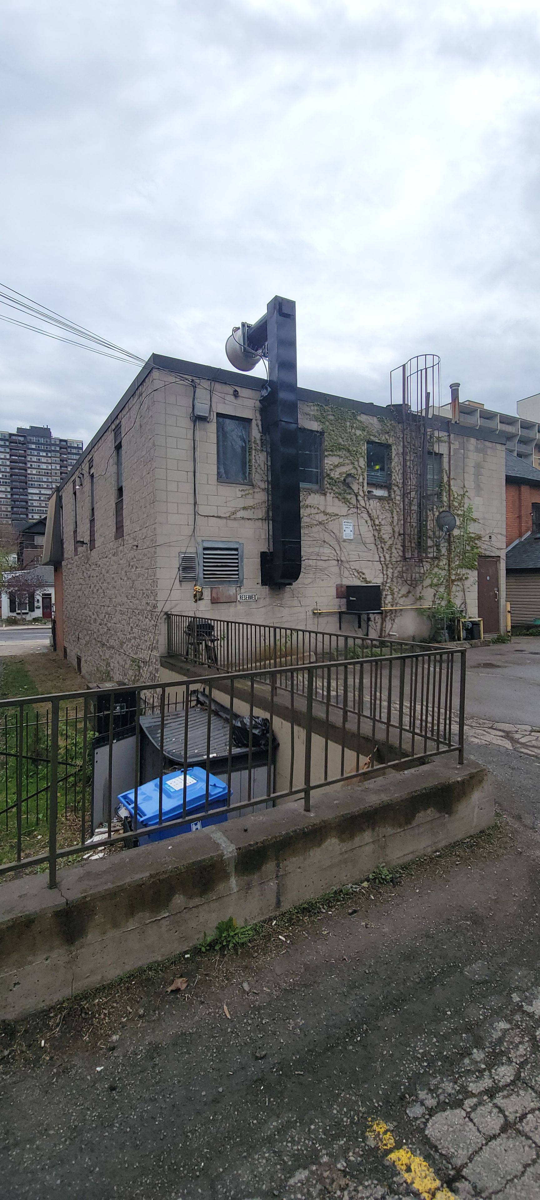 Hamilton, ON L8P 3S2,132 Queen ST S