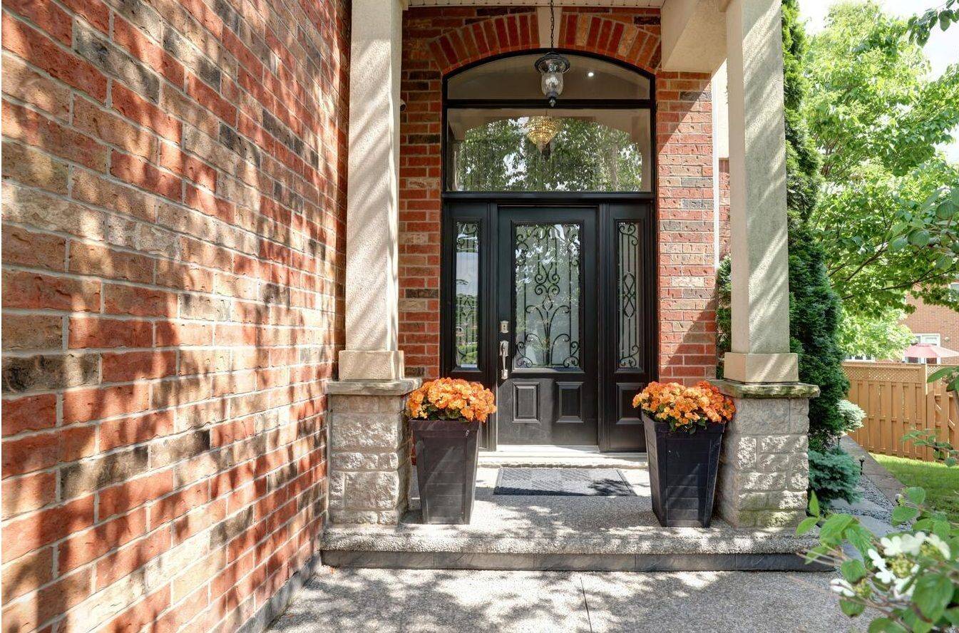 Hamilton, ON L8E 0B3,30 Seacove CT