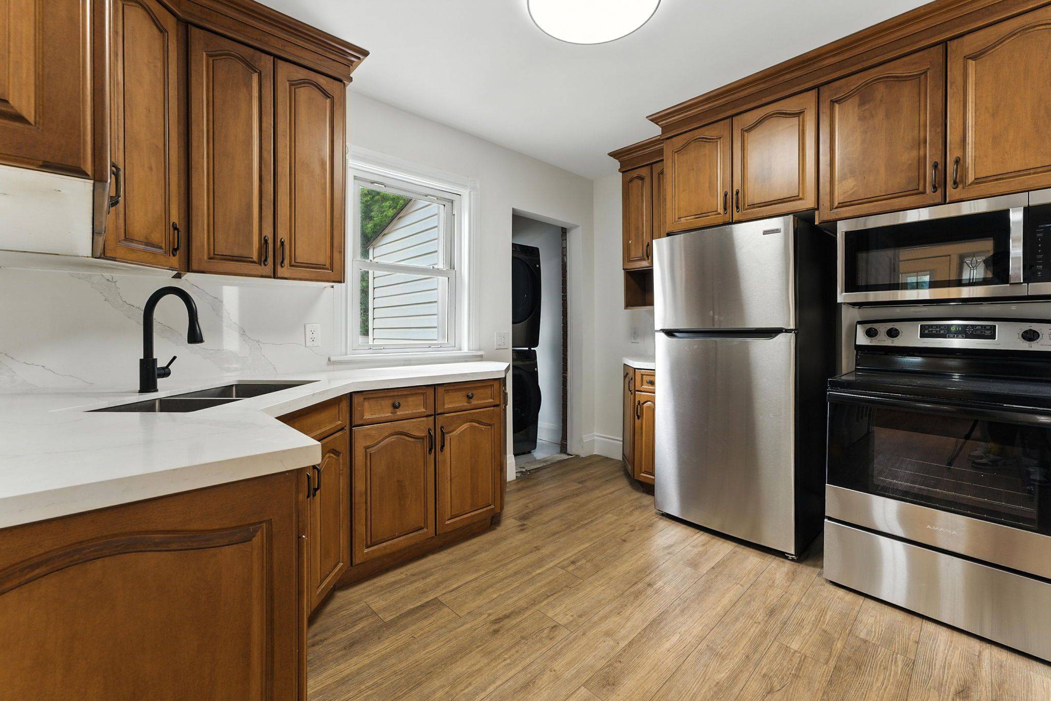 Hamilton, ON L8L 1Y2,69 Roxborough AVE