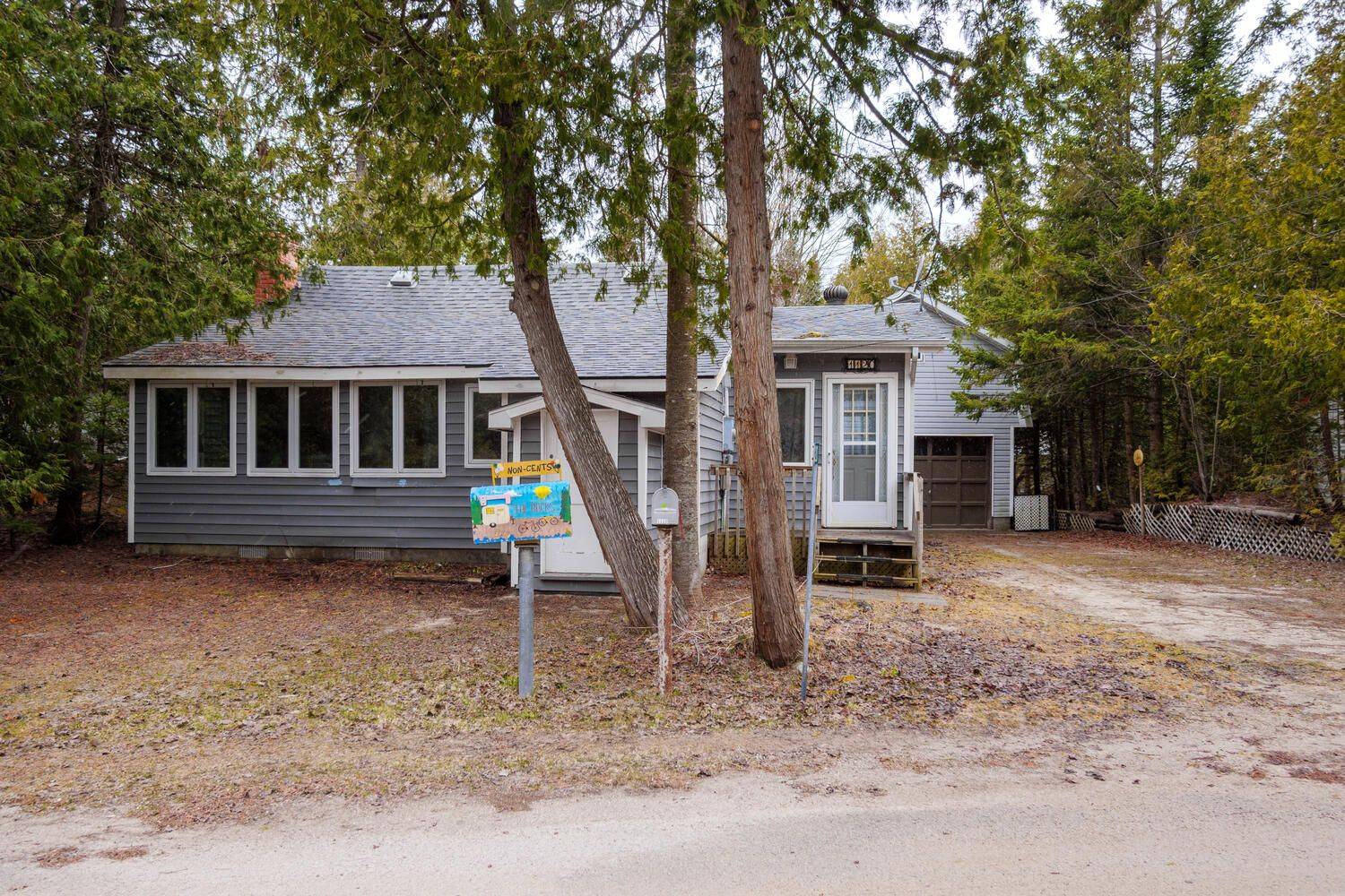 1120 King Edward AVE, South Bruce Peninsula, ON N0H 2G0