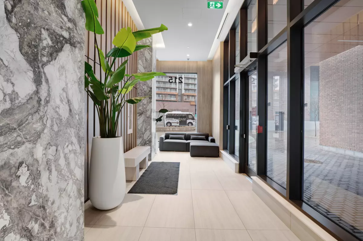 Mississauga, ON L5H 0A9,215 Lakeshore RD W #530