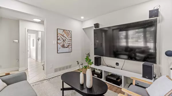 Oshawa, ON L1J 7P5,589 Prestwick DR