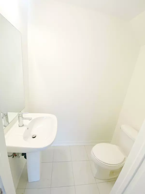 Toronto E11, ON M1B 0E8,145 Tapscott RD #32
