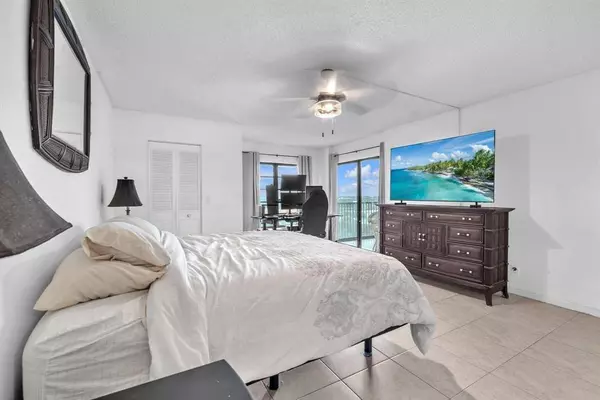 Pompano Beach, FL 33069,2202 S Cypress Bend Dr #903