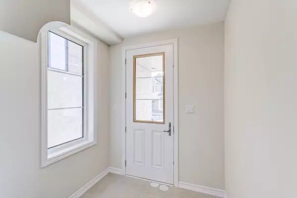 Burlington, ON L7P 0V6,1387 Almonte DR
