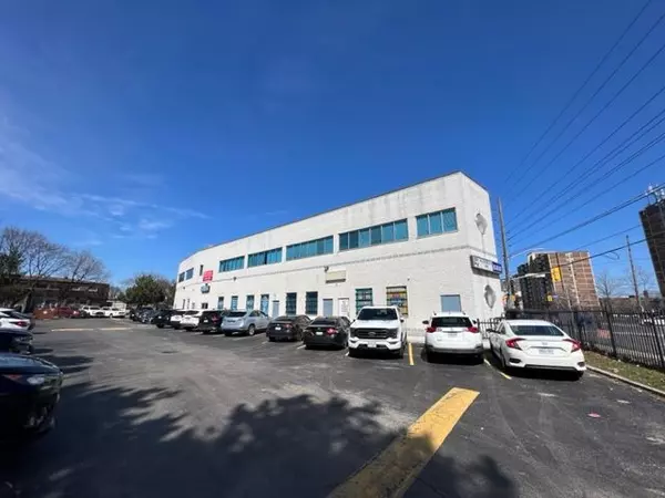 Toronto W10, ON M9V 5H8,1625 Albion RD #204