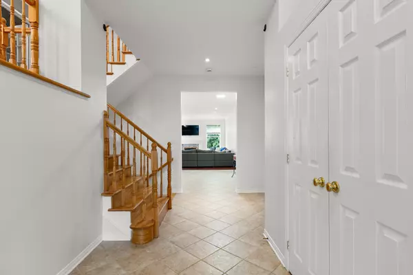 Barrhaven, ON K2J 5C3,271 Berrigan DR