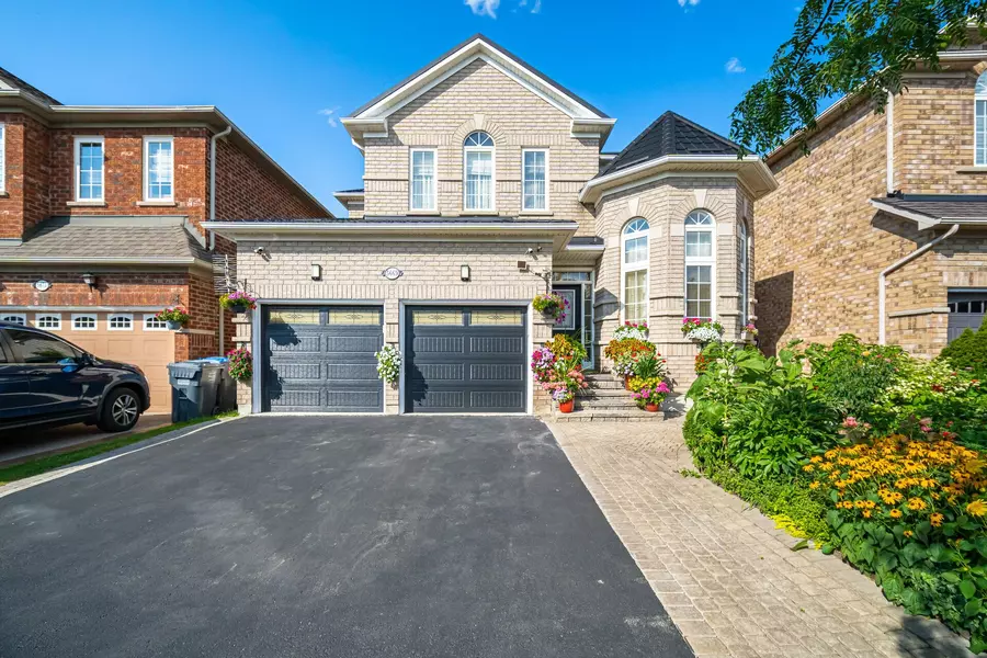 5669 Freshwater DR, Mississauga, ON L5M 7G1