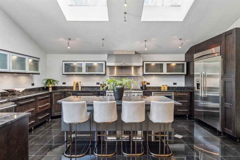 Dallas, TX 75229,5511 Royal Lane