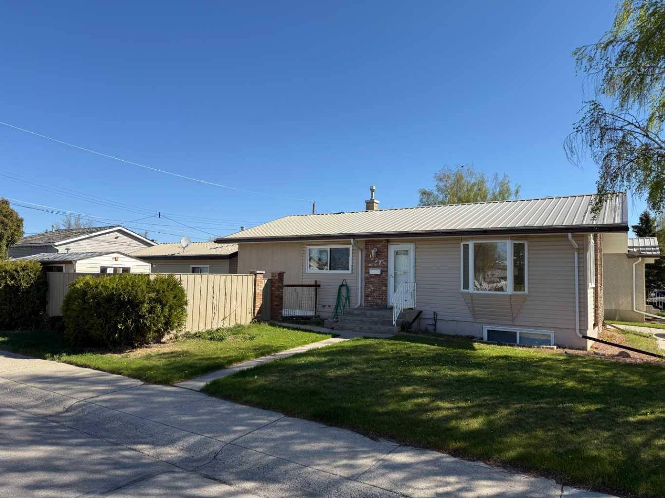 1229 31A ST S, Lethbridge, AB T1K 3A3