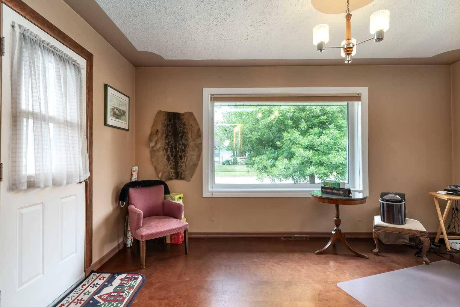 High River, AB T1V 1B3,910 6th ST Southwest