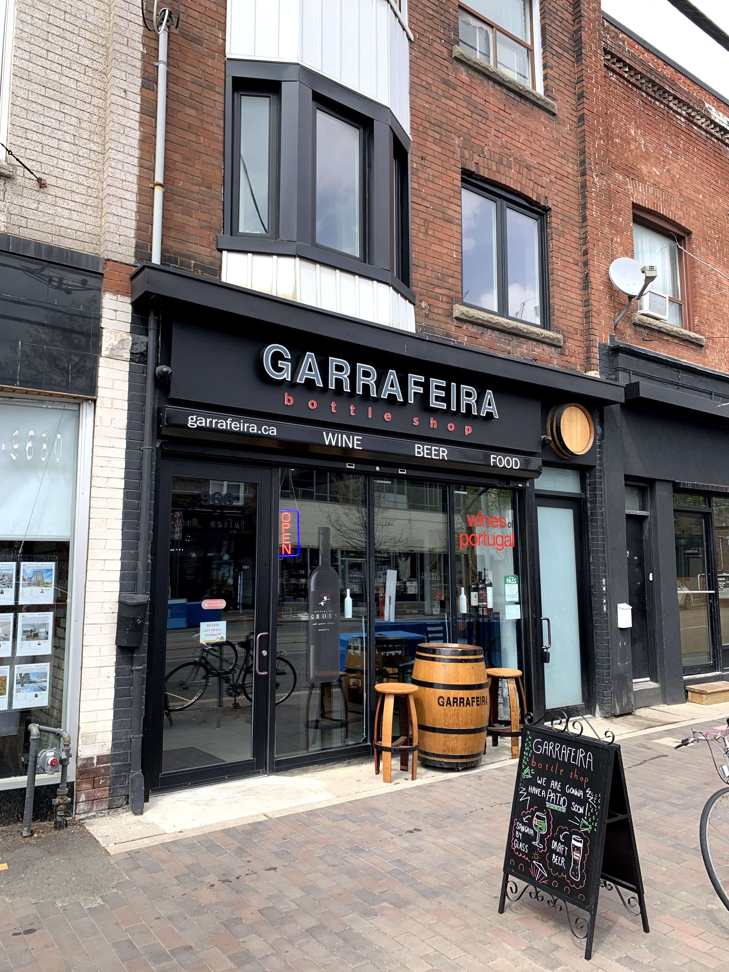 966 College ST, Toronto C01, ON M6H 1A5