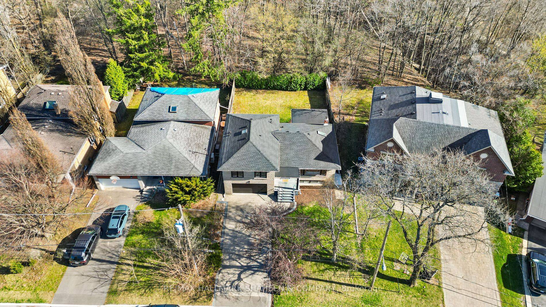 Toronto C07, ON M2R 1A4,27 Christine CRES