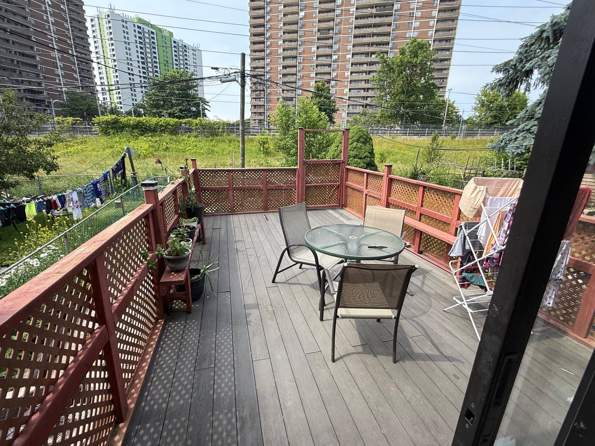 Toronto E06, ON M1L 1J6,46 Albion AVE
