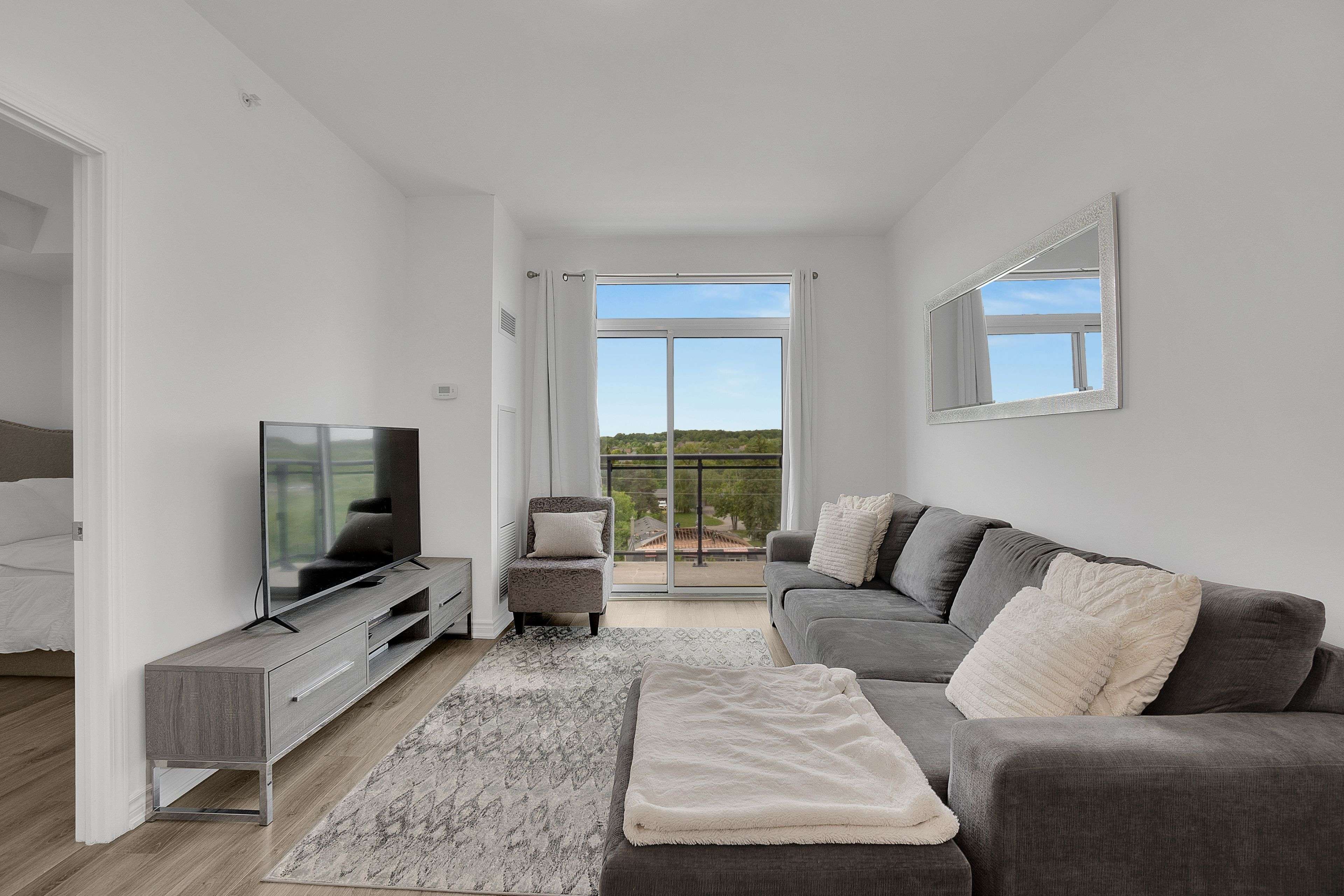 Richmond Hill, ON L4E 1G2,11611 Yonge ST #716