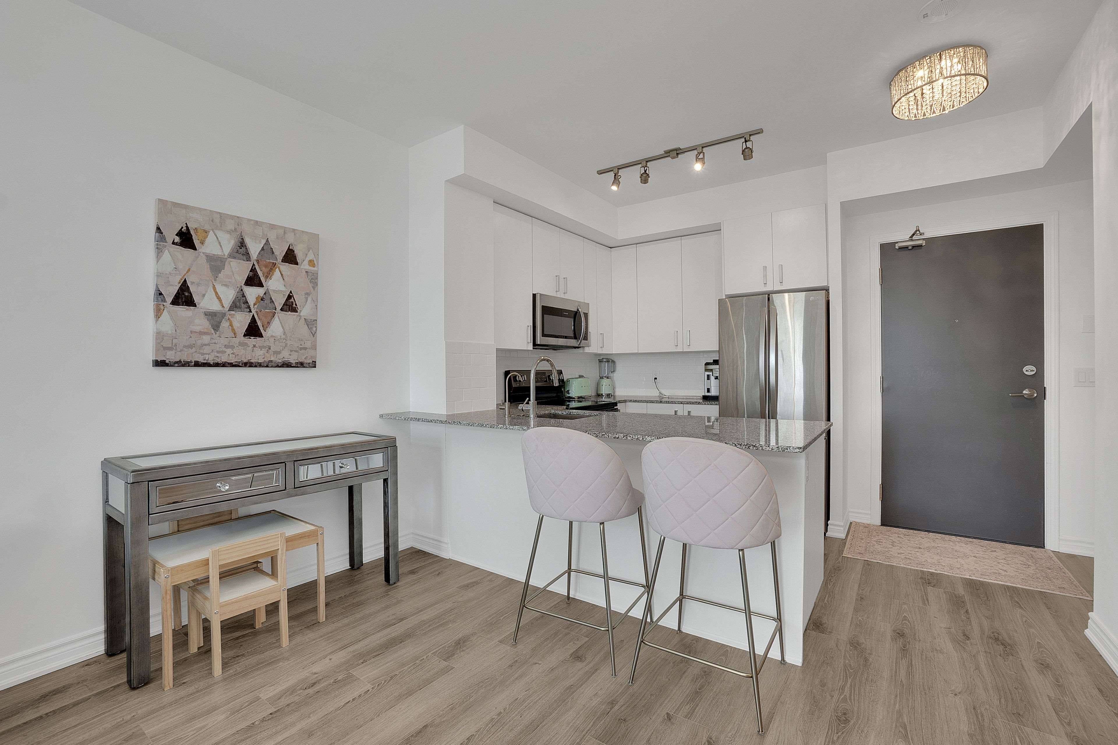 Richmond Hill, ON L4E 1G2,11611 Yonge ST #716
