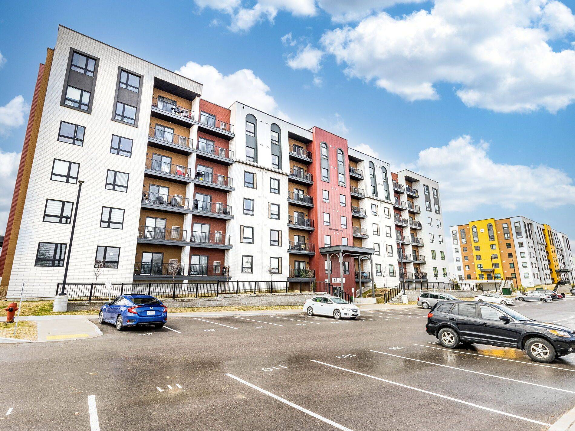 10 Culinary LN #211, Barrie, ON L9J 0K2