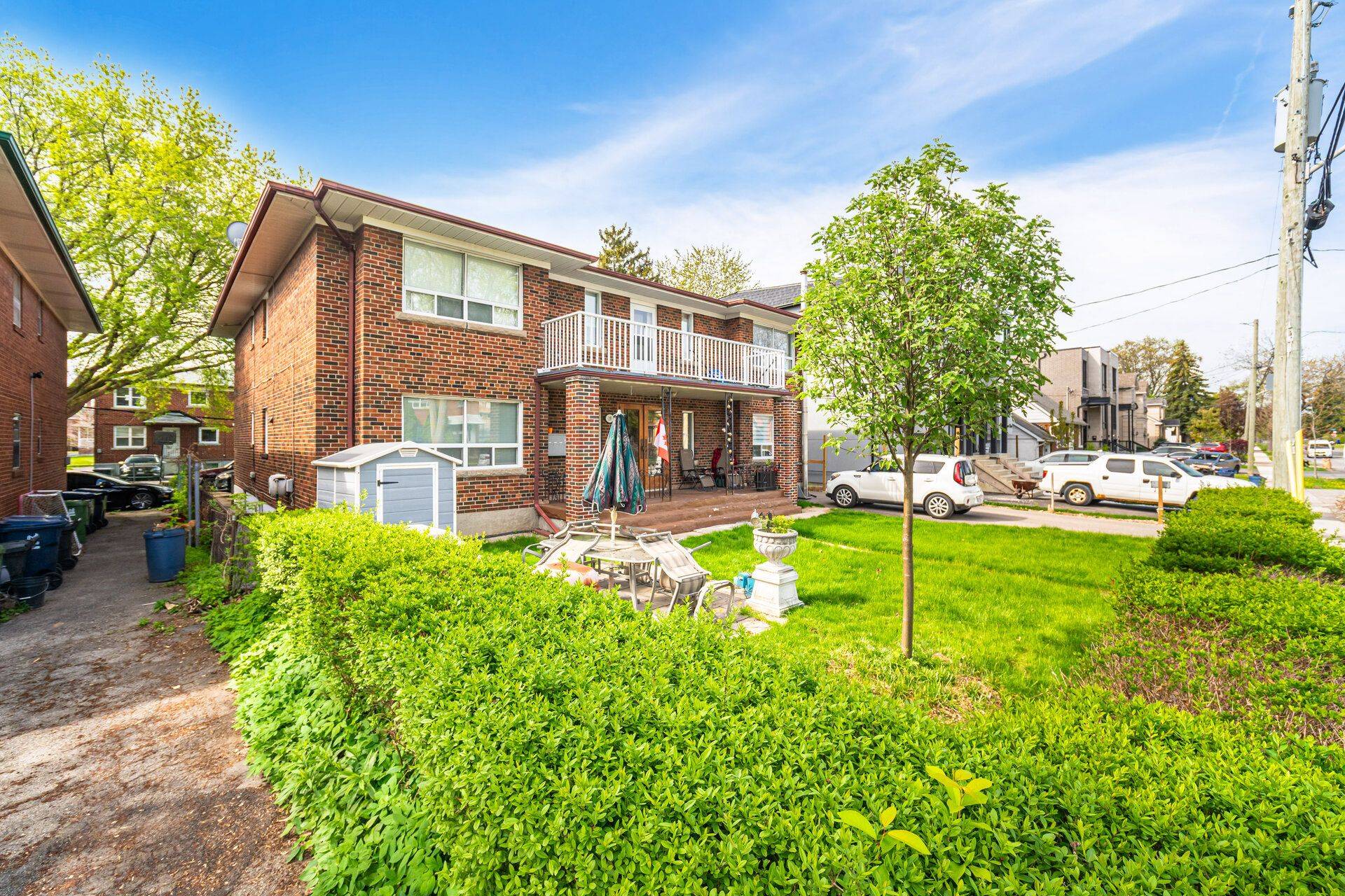Toronto W06, ON M8W 1Y3,19 Roseland DR