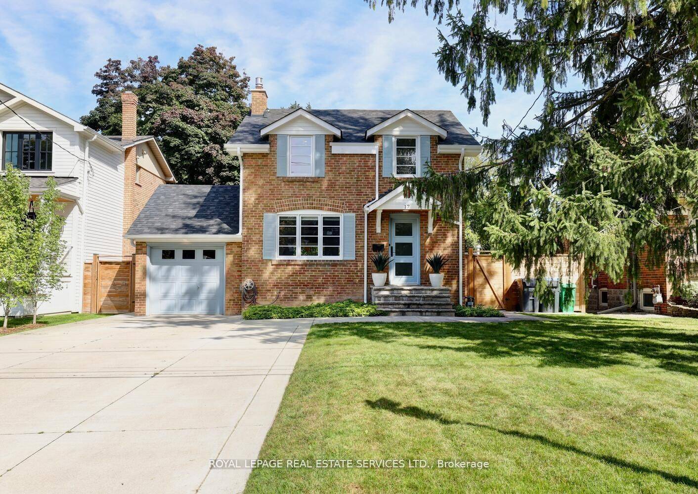 17 Cumberland DR, Mississauga, ON L5G 3M7