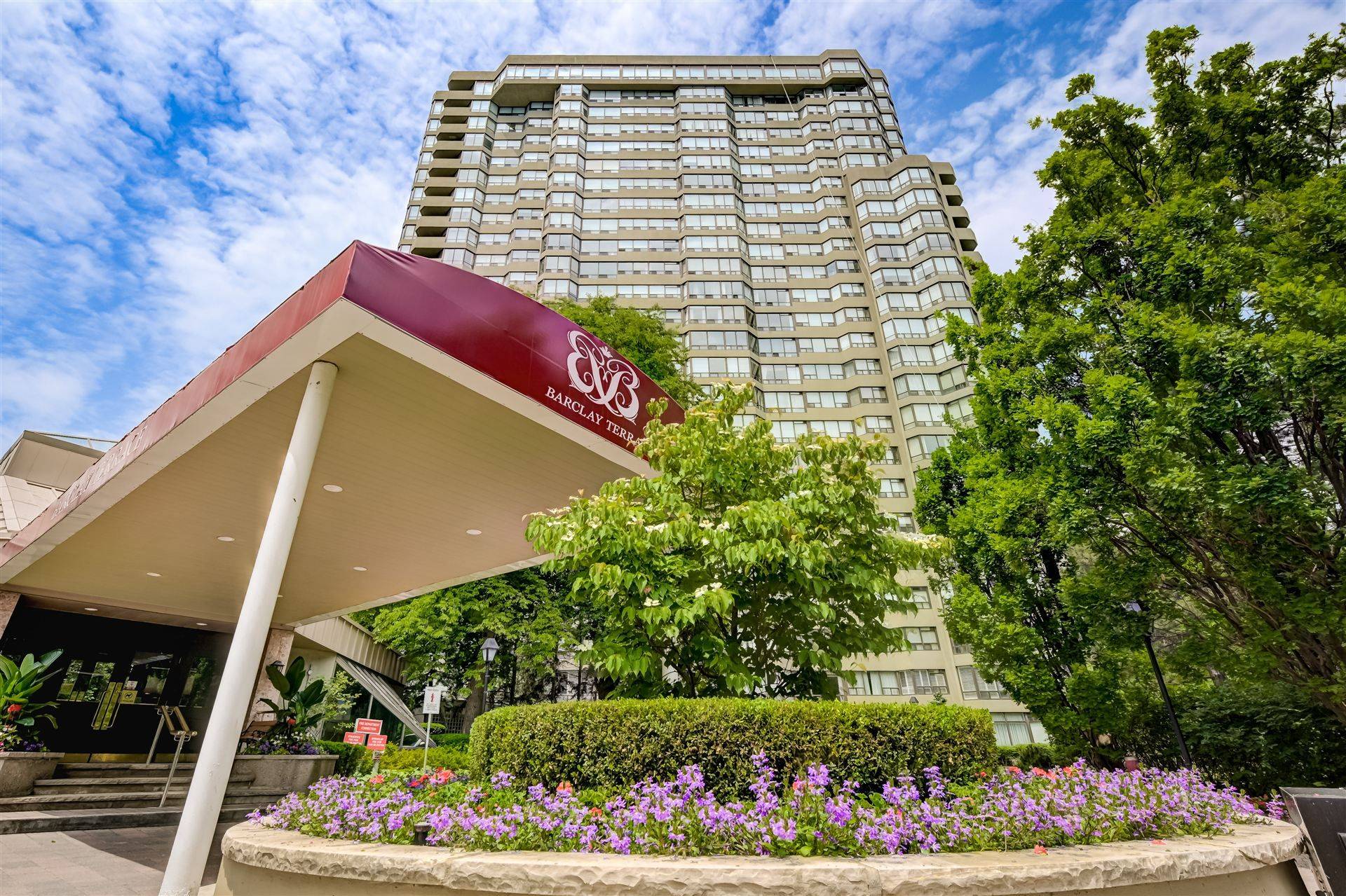 1320 Islington AVE #1602, Toronto W08, ON M9A 5C6