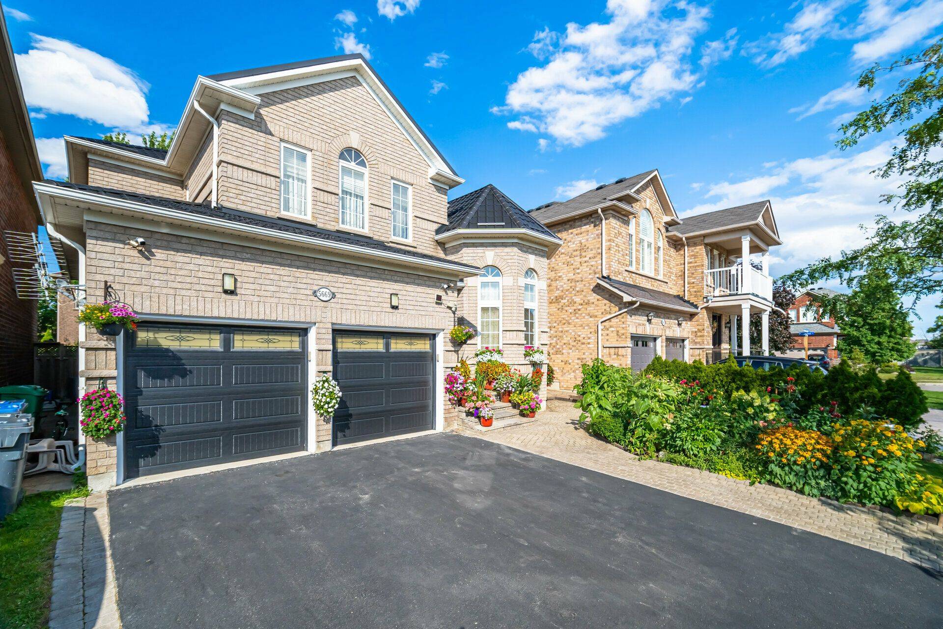 Mississauga, ON L5M 7G1,5669 Freshwater DR