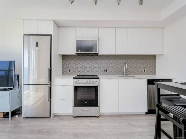 845 Johnson St #1404, Victoria, BC V8W 0G3