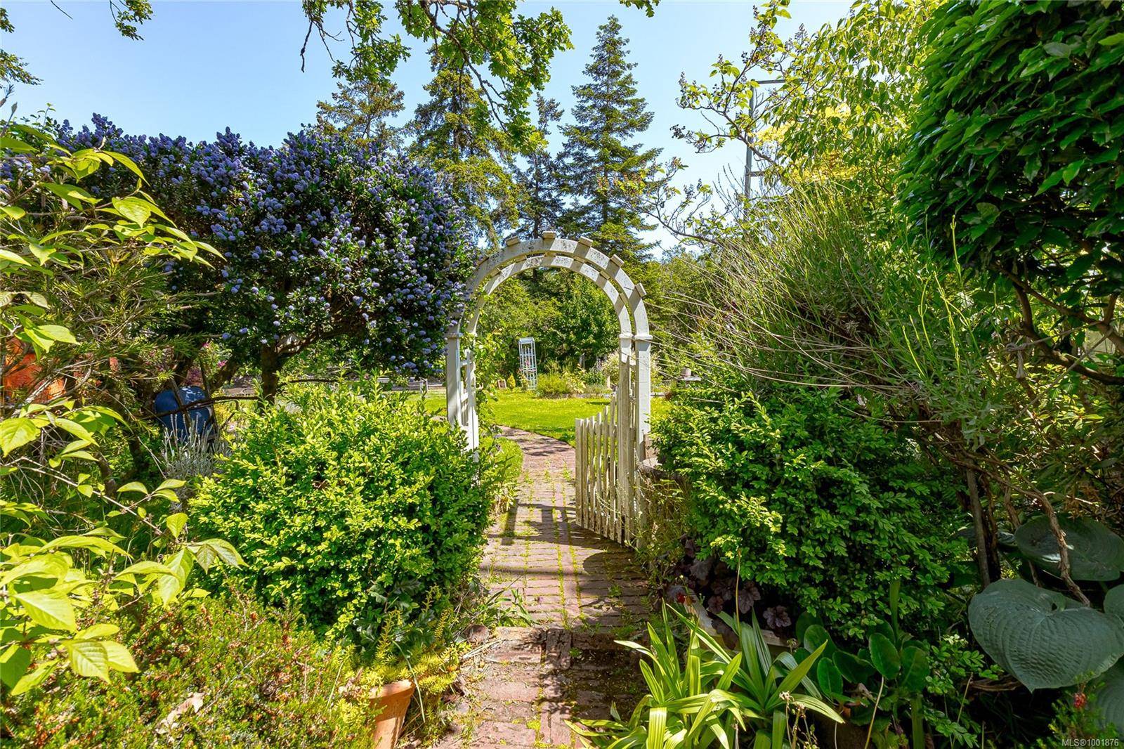 Saanich, BC V8Z 4M9,3110 Admirals Rd